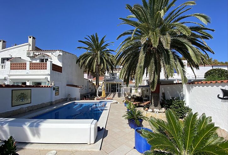 luxushaus-am-kanal-ancho-mit-pool-zum-verkauf-in-empuriabrava-646