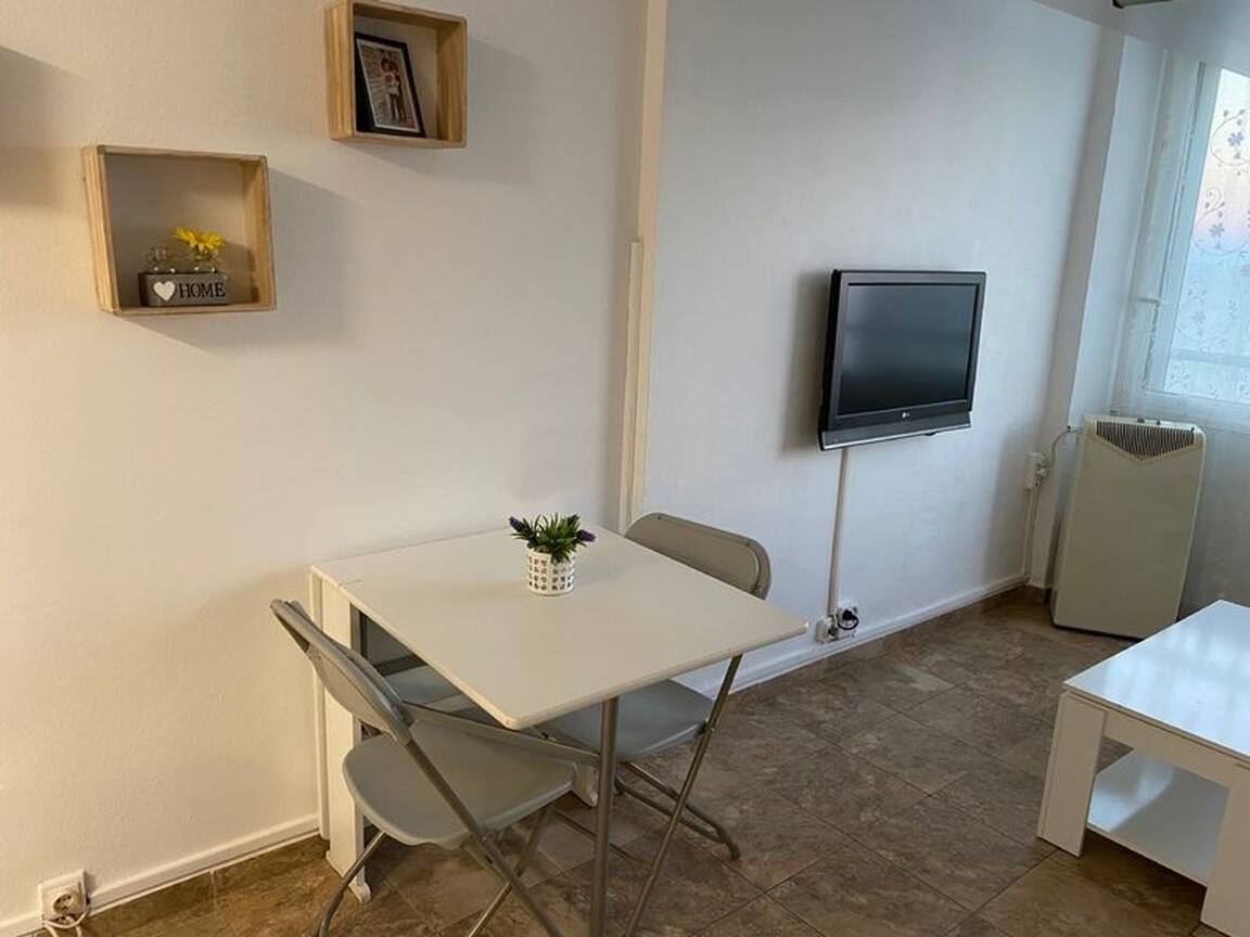 Estudio reformado a la venta con vistas directas al mar en Empuriabrava