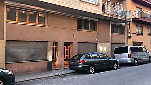 Two cheap commercial premises for sale in Figueres