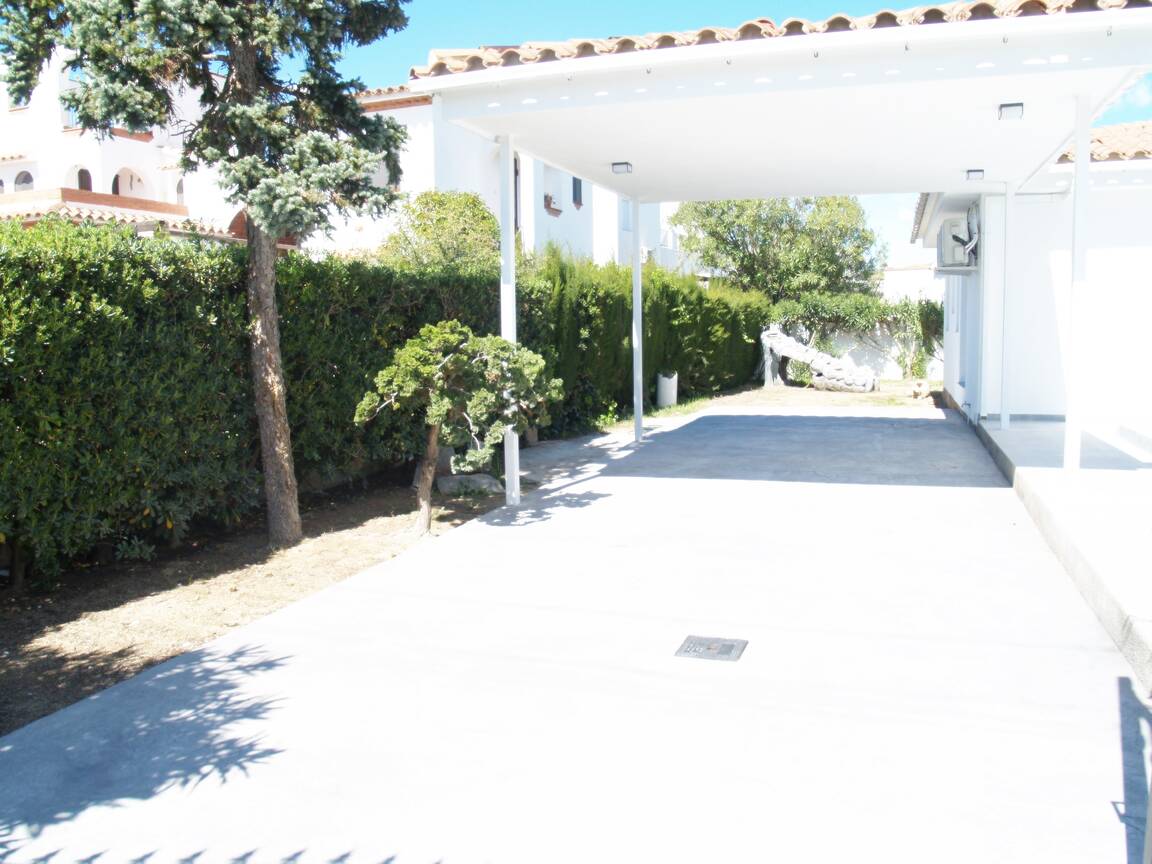 Beautiful renovated house for sale in Empuriabrava