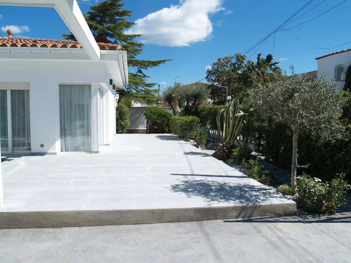 Beautiful renovated house for sale in Empuriabrava