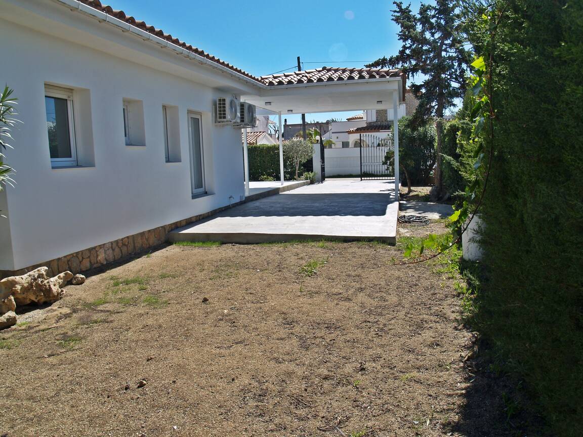 Schönes renoviertes Haus zum Verkauf in Empuriabrava