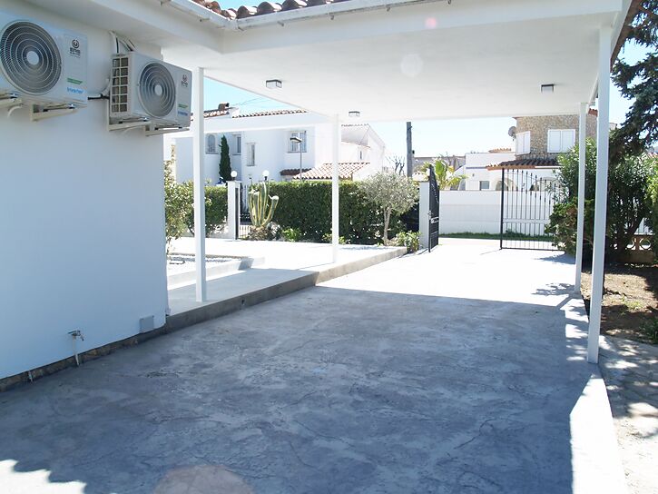 Beautiful renovated house for sale in Empuriabrava