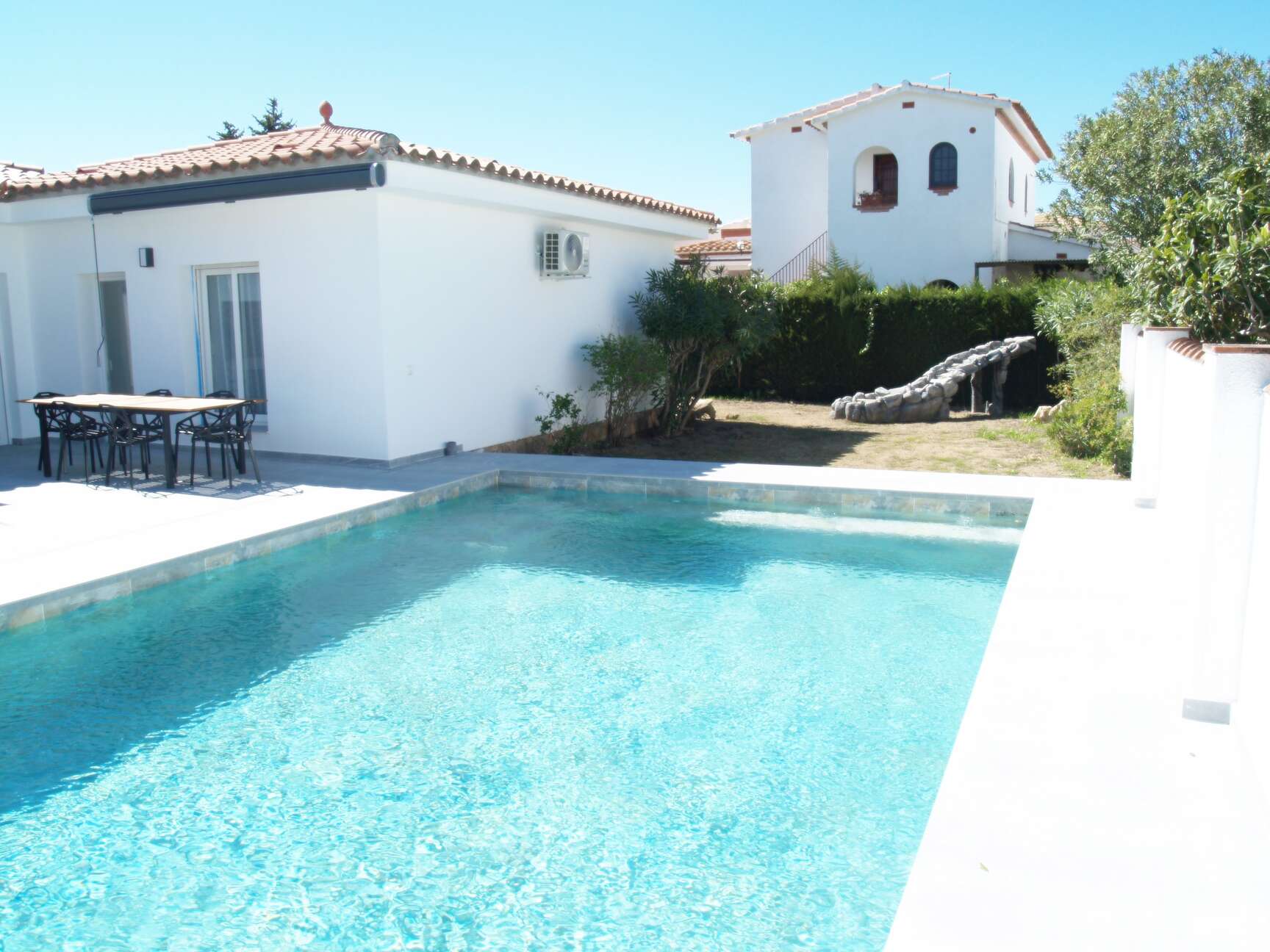 Beautiful renovated house for sale in Empuriabrava