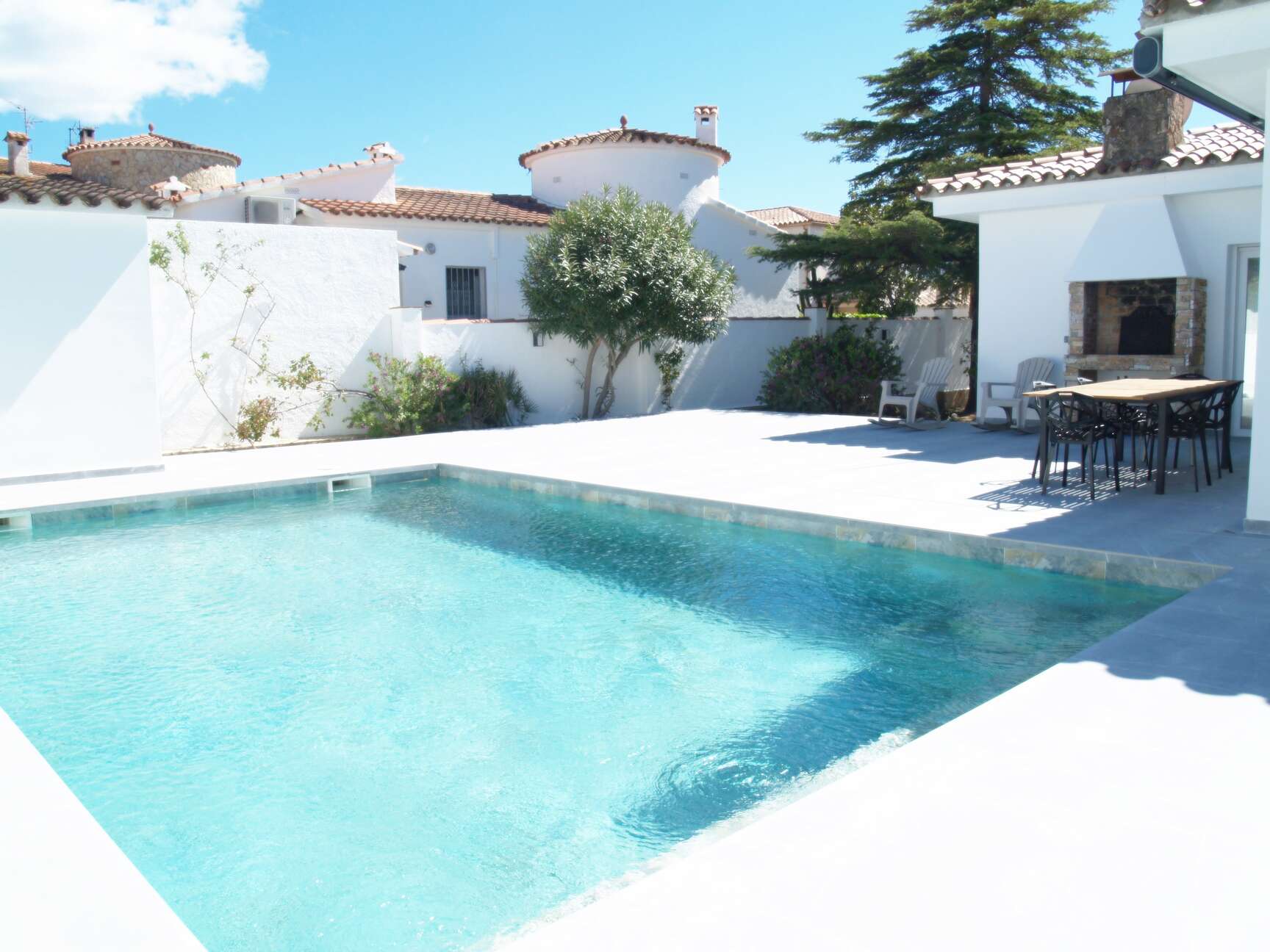 Beautiful renovated house for sale in Empuriabrava