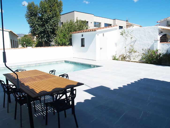 Beautiful renovated house for sale in Empuriabrava