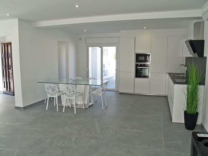 Beautiful renovated house for sale in Empuriabrava