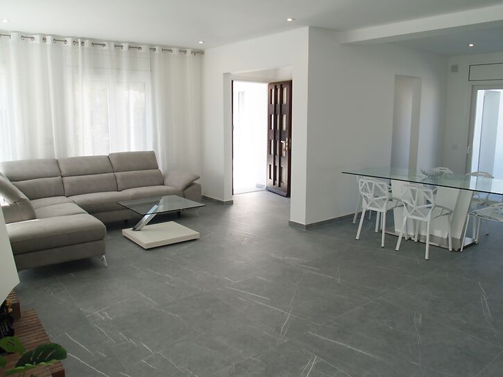 Beautiful renovated house for sale in Empuriabrava