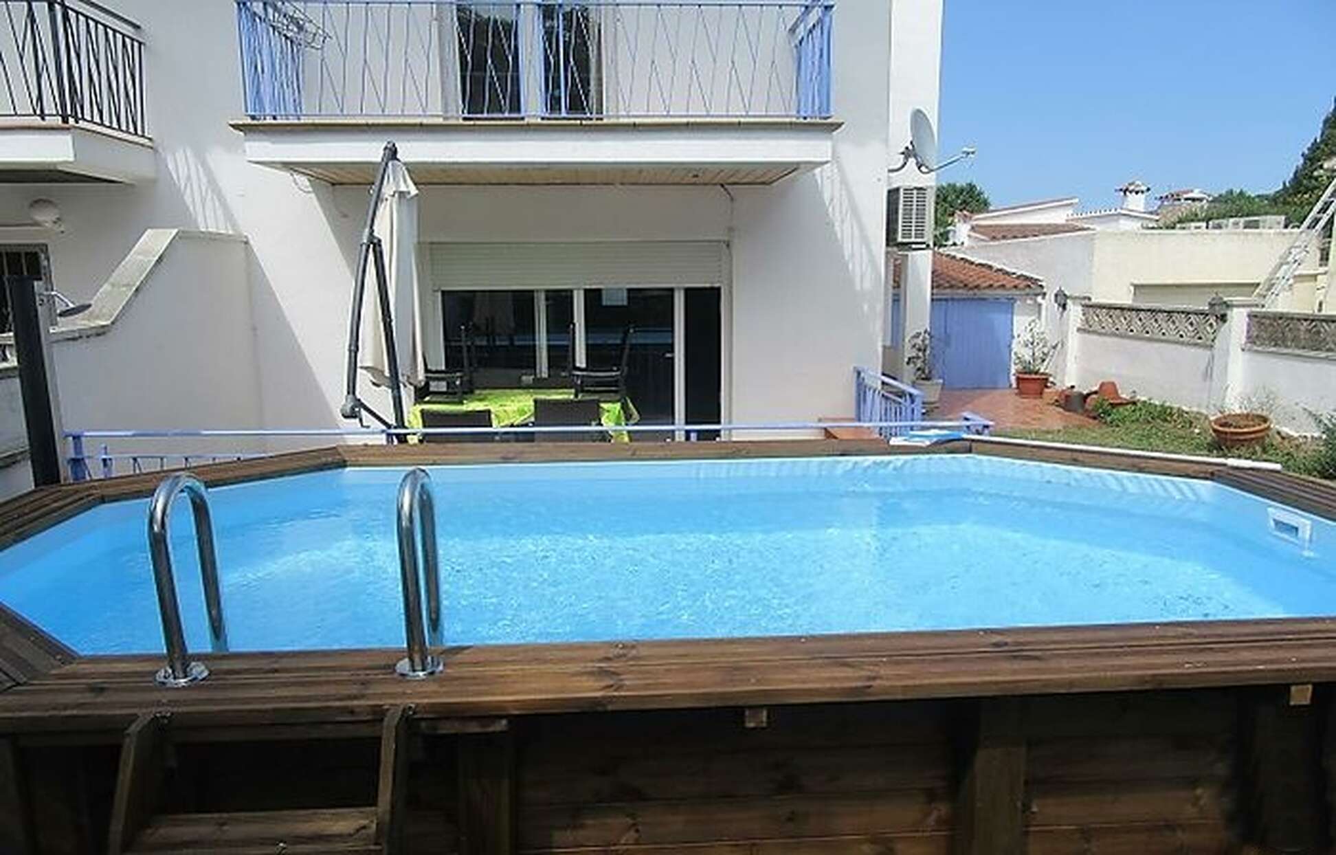 Casa adossada a la venda amb jardí a Empuriabrava