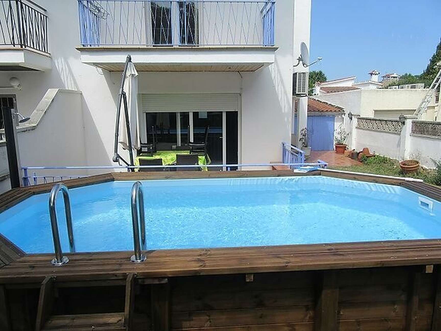 Casa adossada a la venda amb jardí a Empuriabrava