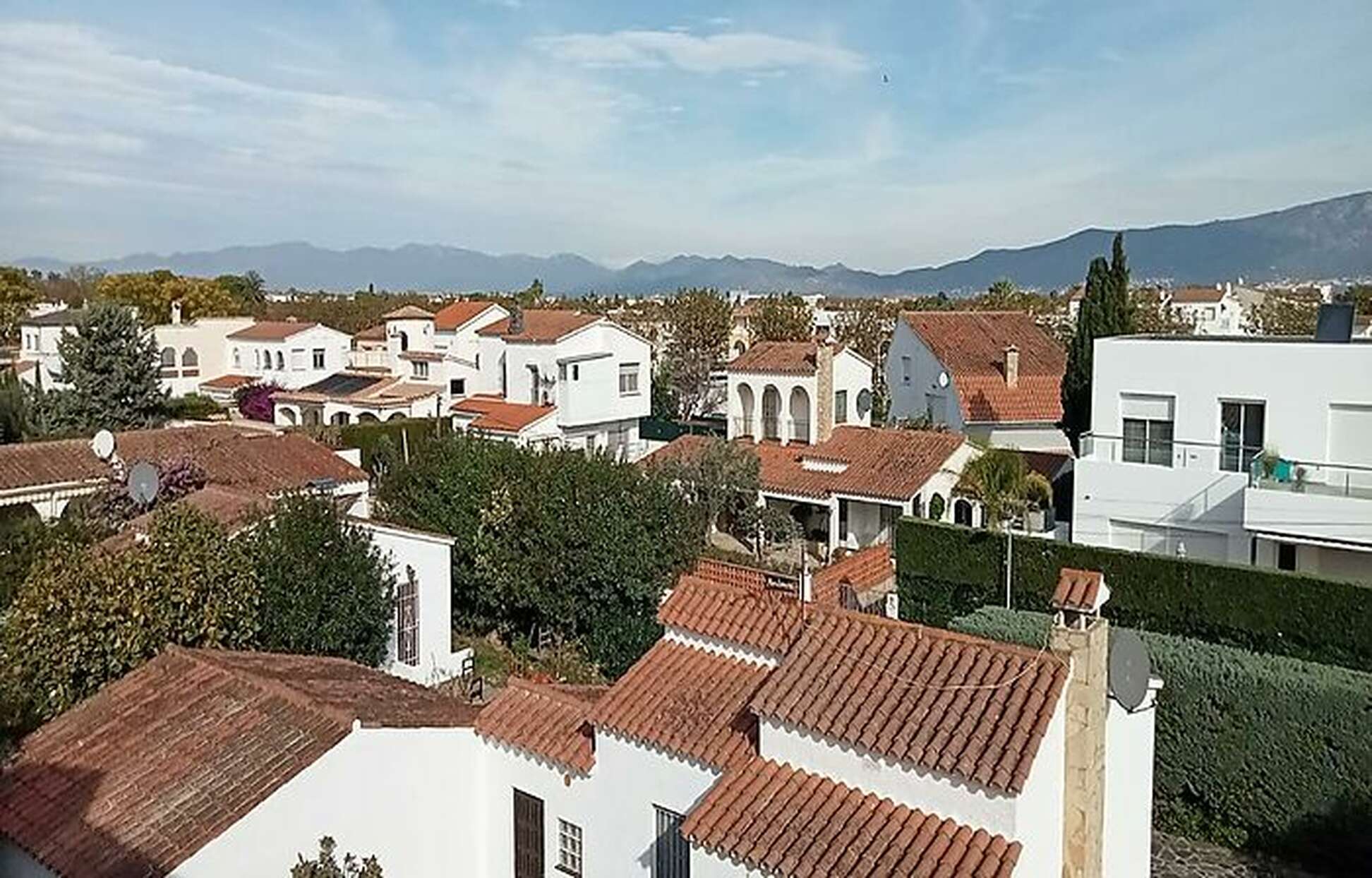 Casa adossada a la venda amb jardí a Empuriabrava
