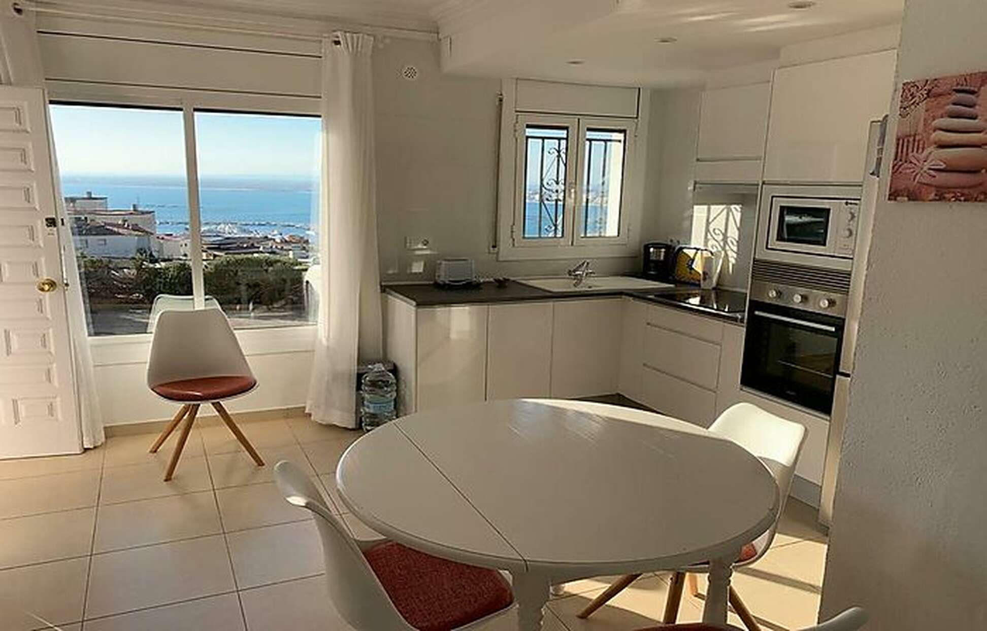 Magnificent flat with views over the bay of Roses.