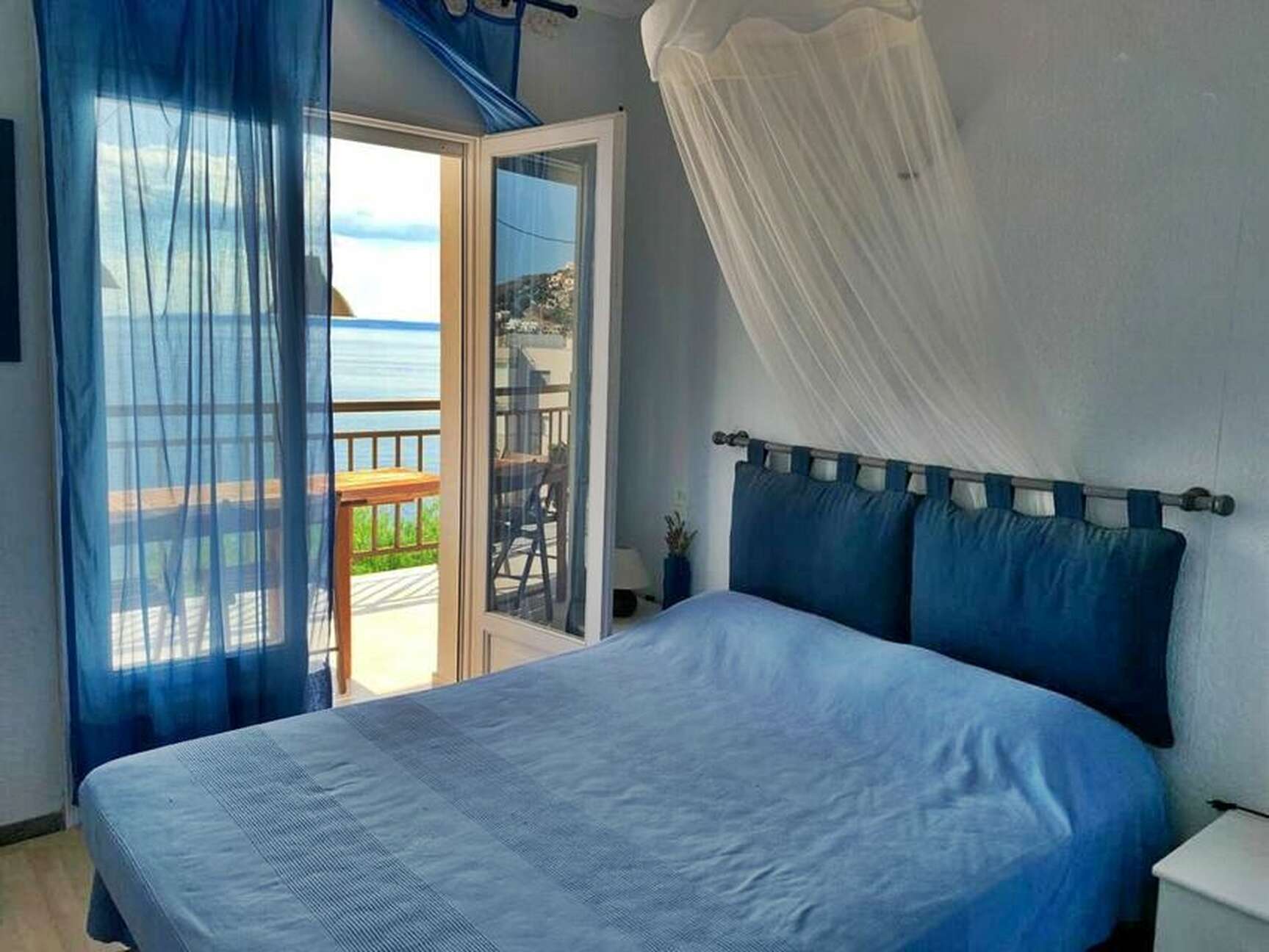 Apartamento con vistas al mar en Canyelles a la venta