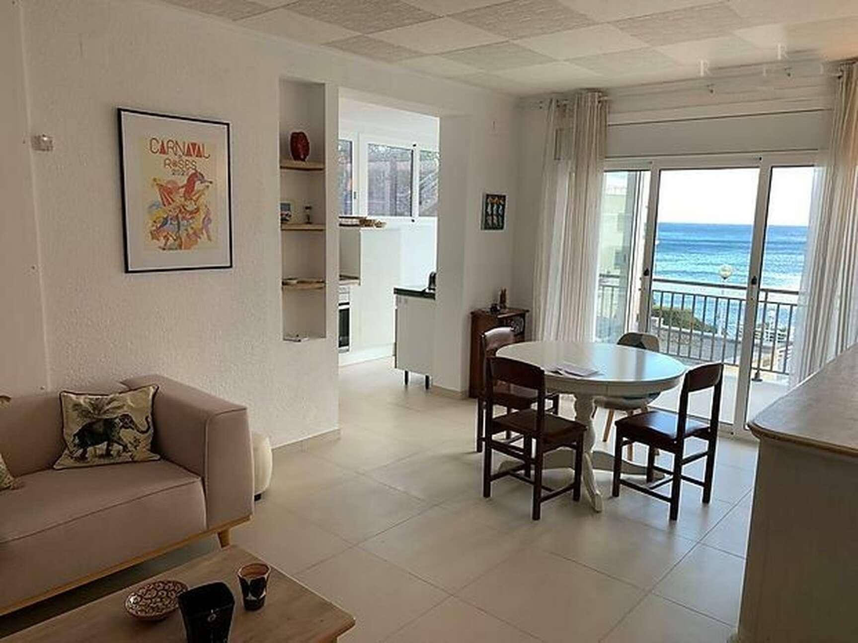 Teilrenovierte Wohnung mit Meerblick und geschlossener Garage