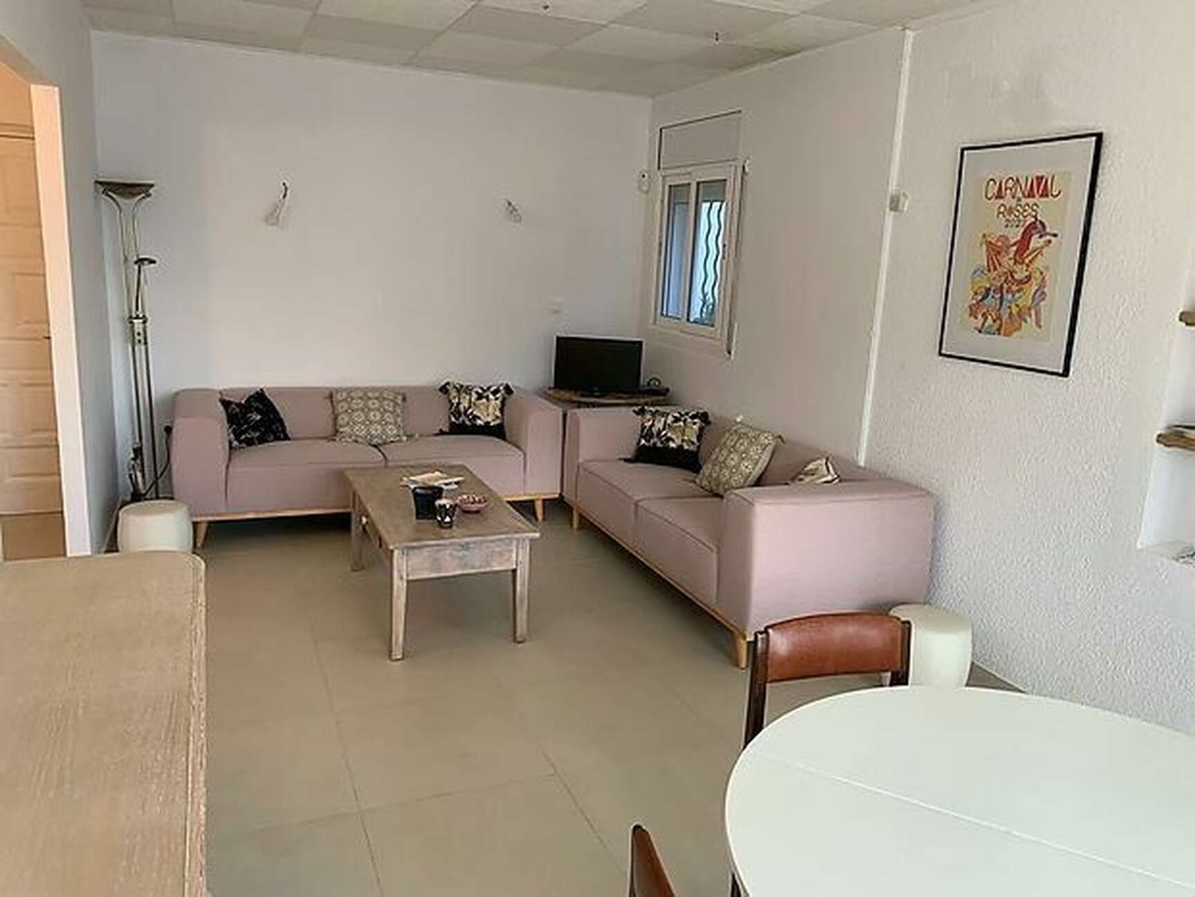 Teilrenovierte Wohnung mit Meerblick und geschlossener Garage