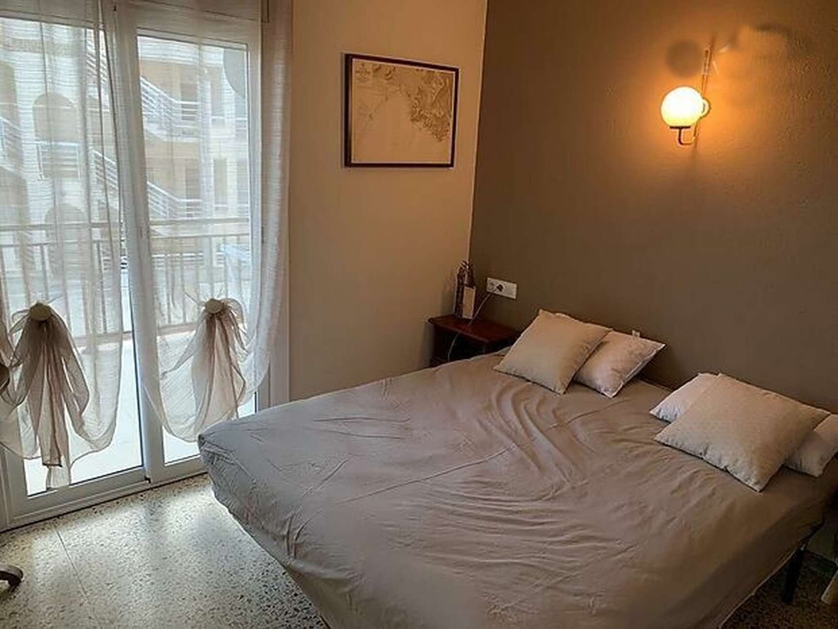 Teilrenovierte Wohnung mit Meerblick und geschlossener Garage