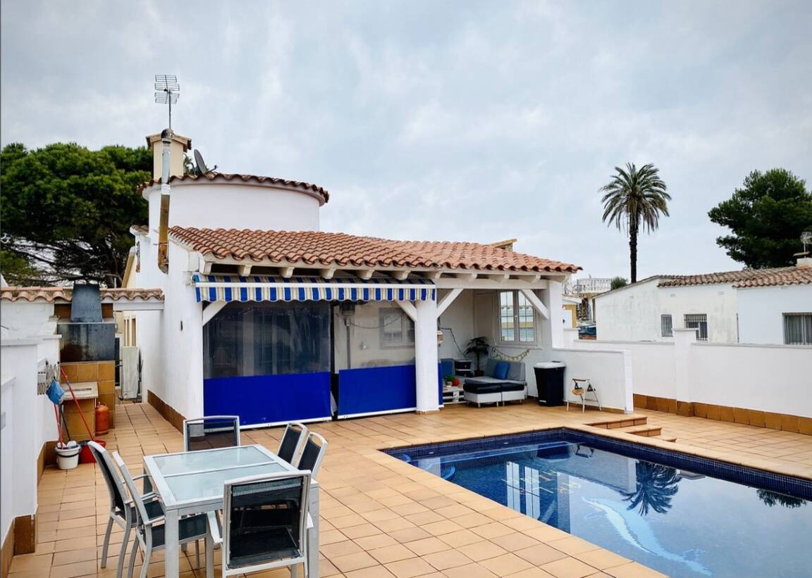 Belle maison à vendre avec piscine à Empuriabrava