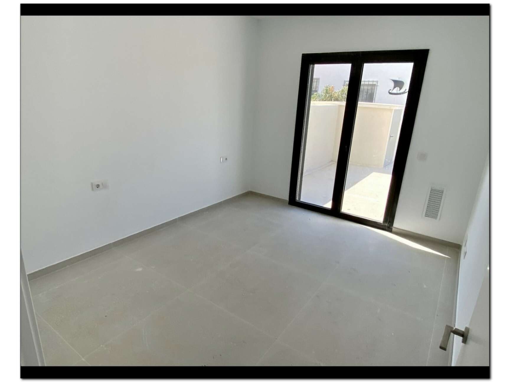 Moderna casa en construcción con piscina a la venta en Empuriabrava ( B )