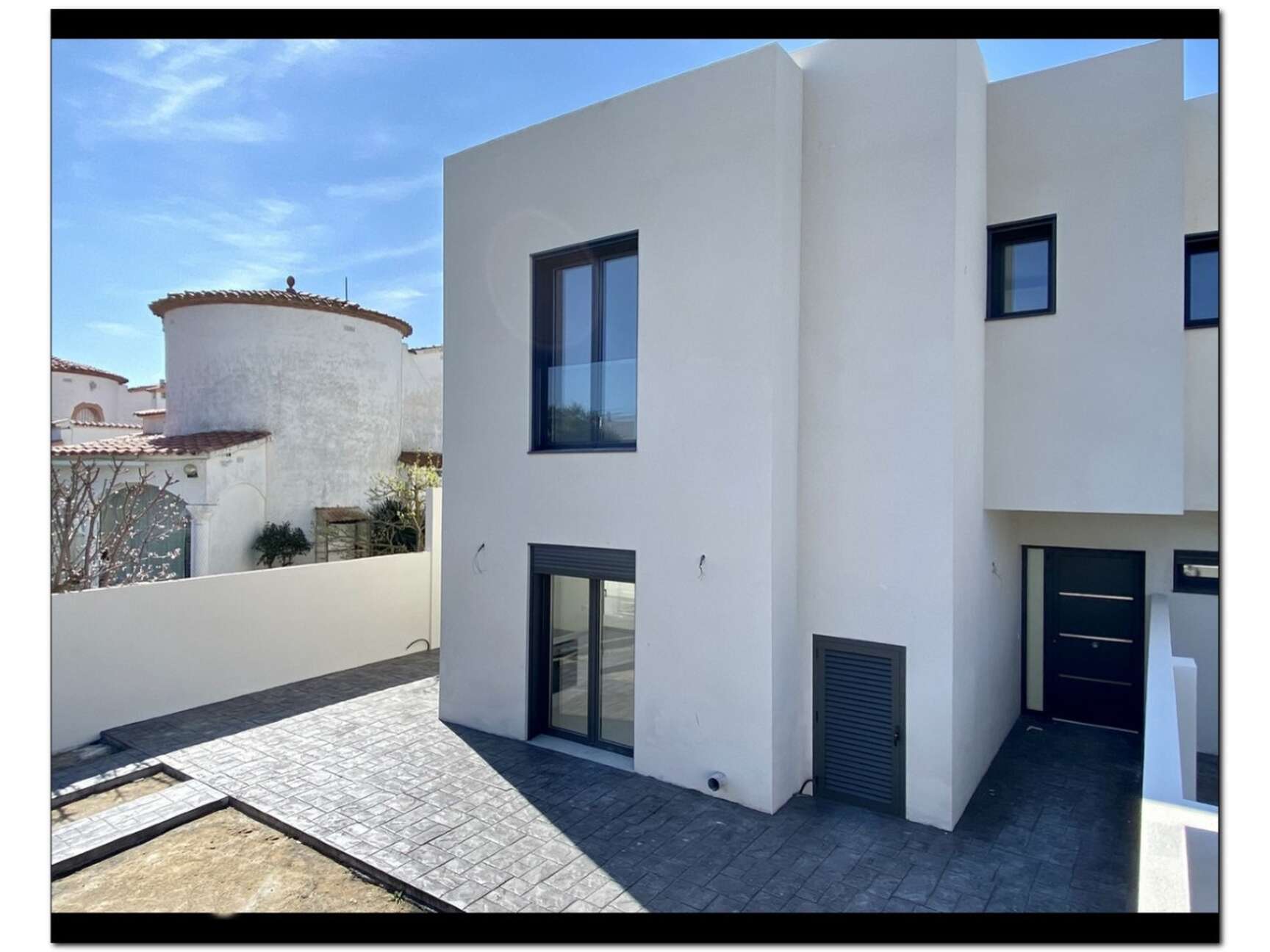 Casa en construcción de estilo moderno a la venta en Empuriabrava ( A )