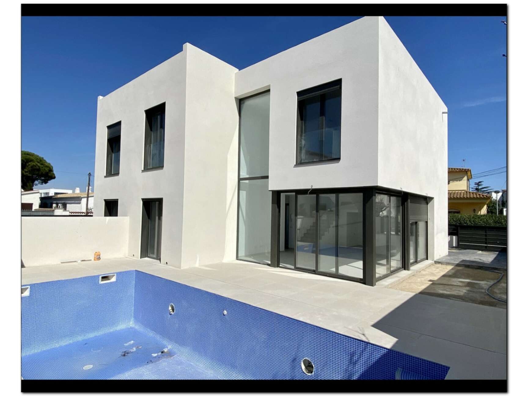 maison-moderne-nouveau-piscine-amarrage-vente-empuriabrava-542