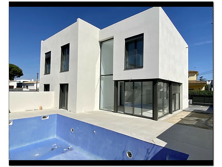 casa-nueva-moderna-piscina-cerca-playa-amarre-venta-empuriabrava-542