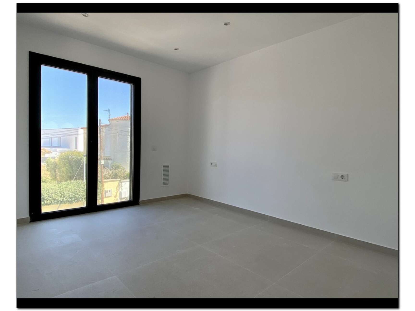 Modern style house under construction for sale in Empuriabrava ( A )