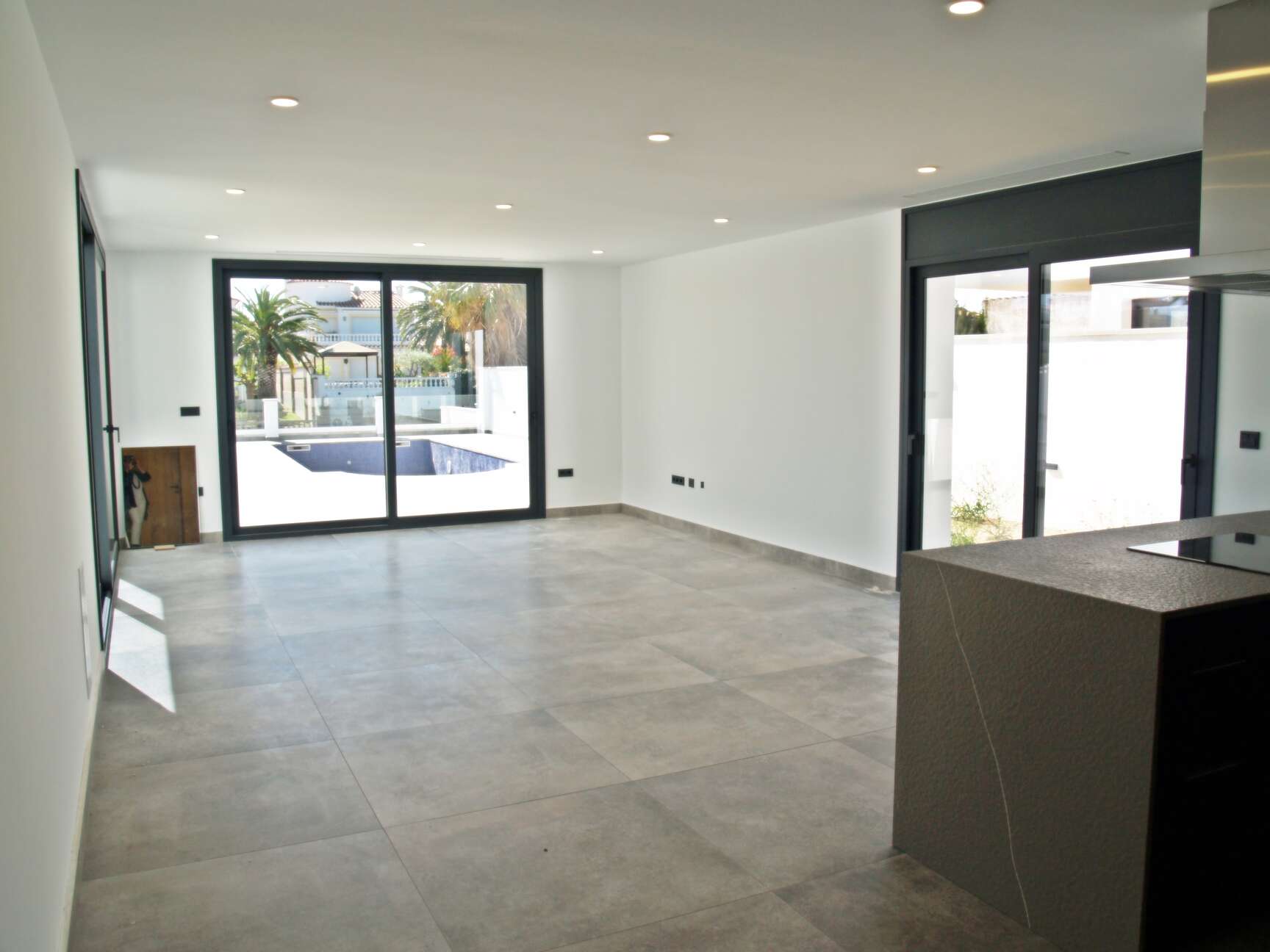 New construction house on the wide channel for sale in Empuriabrava ( A )
