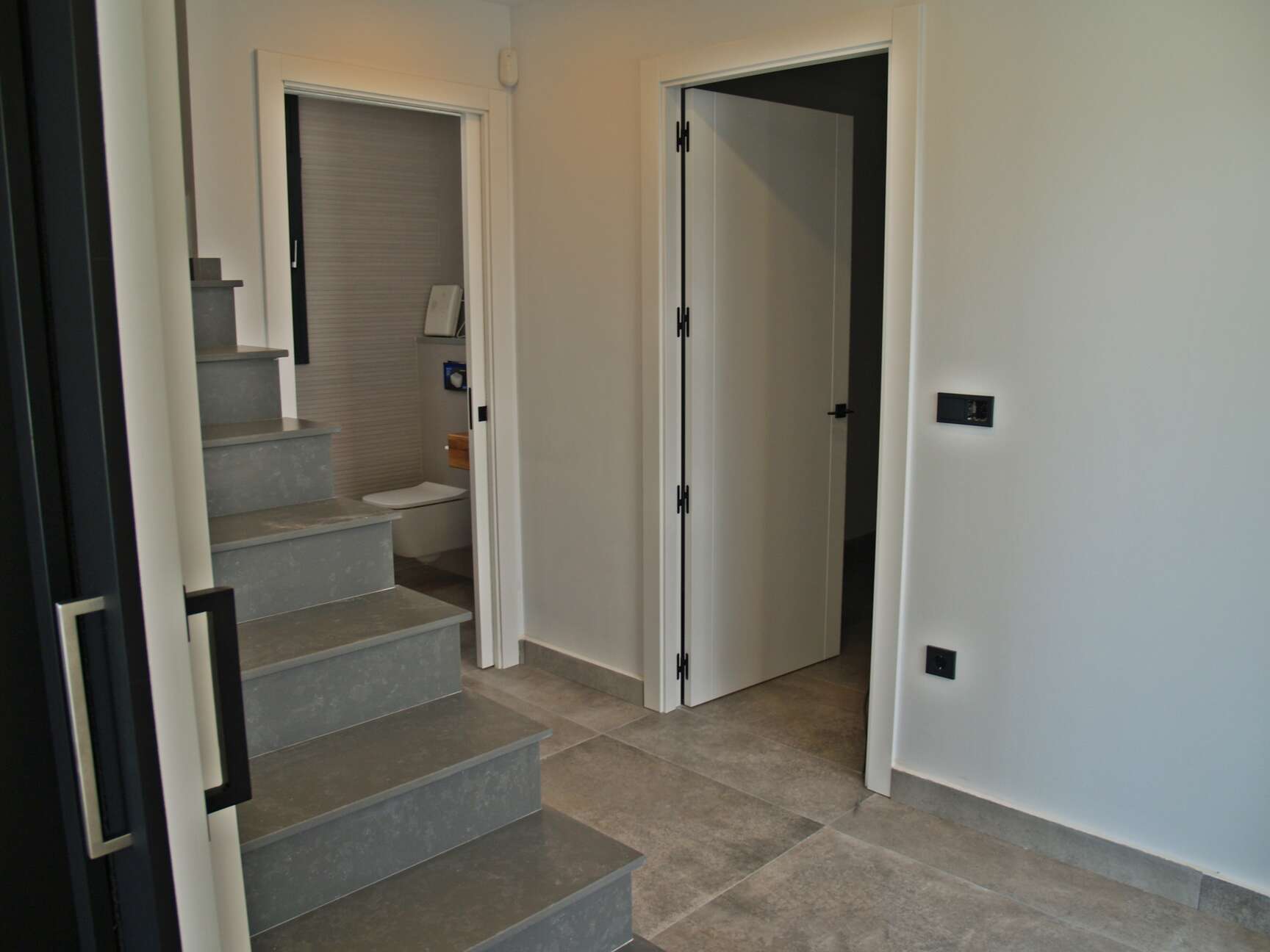 New construction house on the wide channel for sale in Empuriabrava ( A )