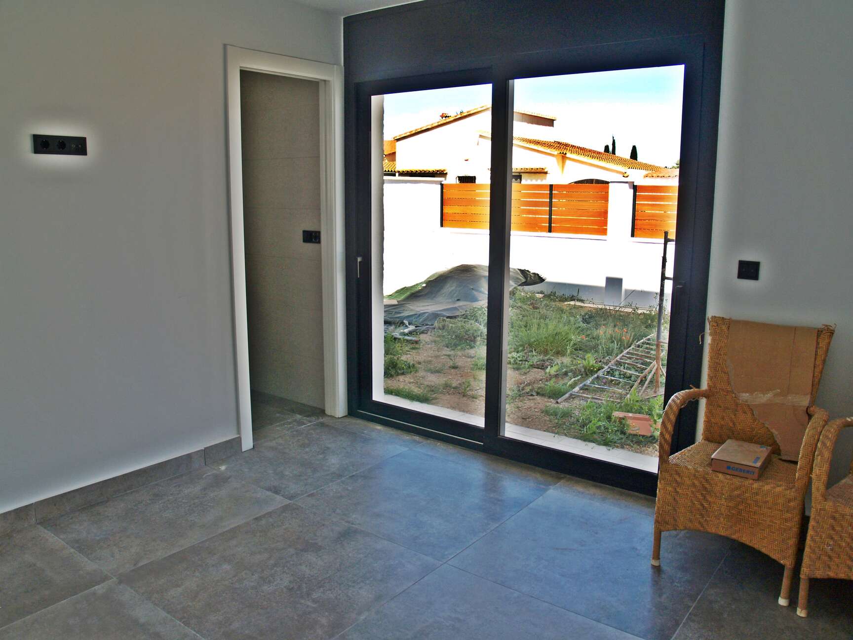 New construction house on the wide channel for sale in Empuriabrava ( A )