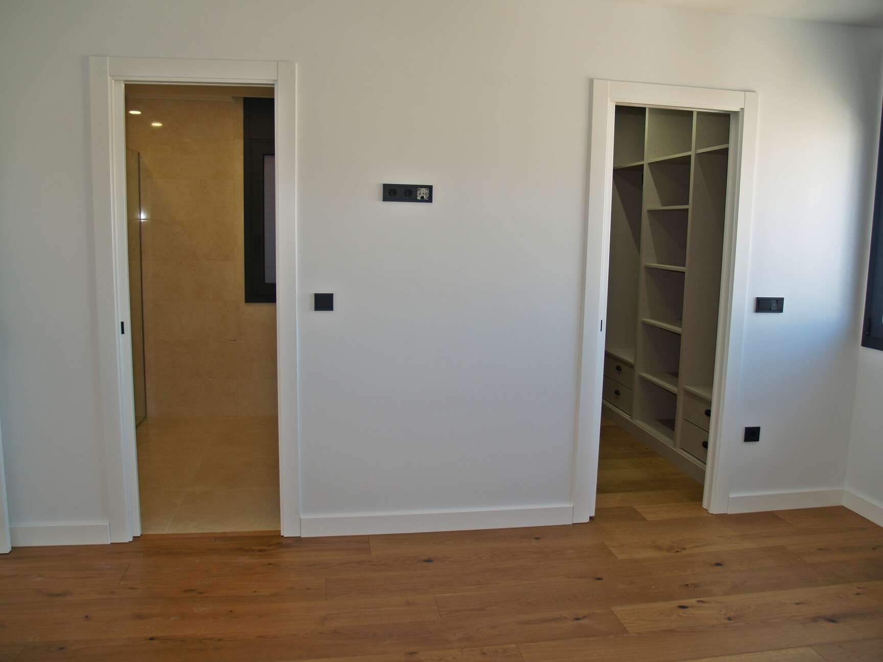 New construction house on the wide channel for sale in Empuriabrava ( A )
