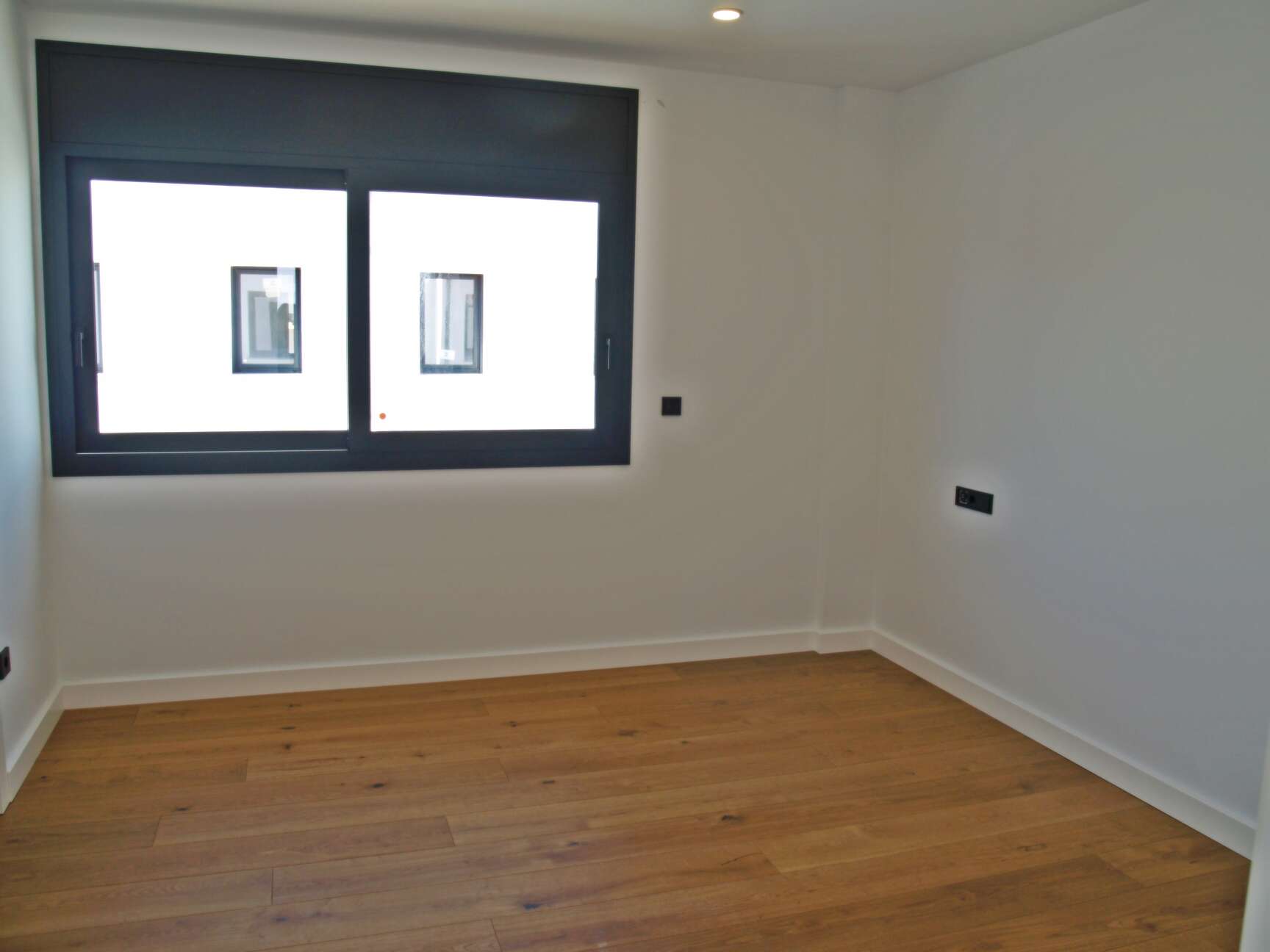 New construction house on the wide channel for sale in Empuriabrava ( A )