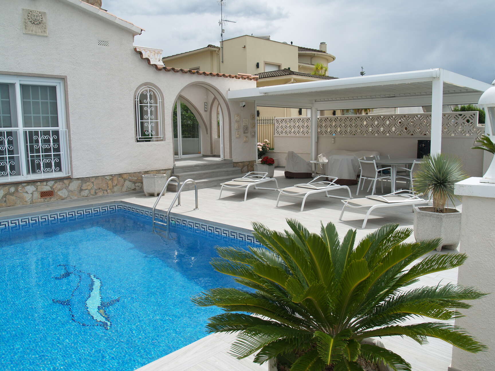 canal-house-with-morring-for-sale-wiht-pool-in-empuriabrava-674