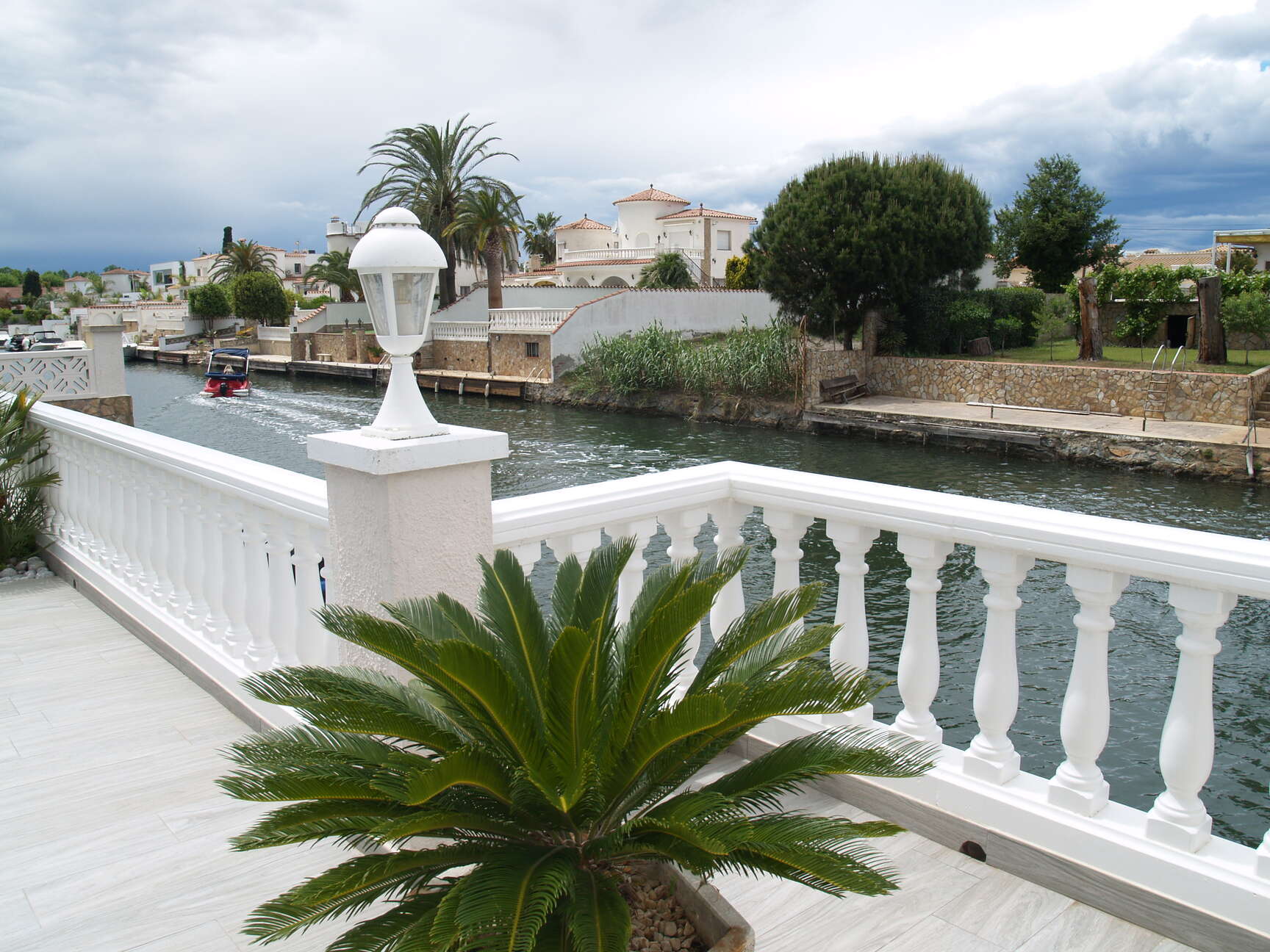 Maison au bord du canal avec appartement indépendant à vendre Empuriabrava