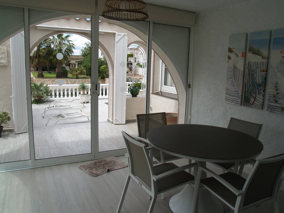 Canal house with independent apartment for sale Empuriabrava