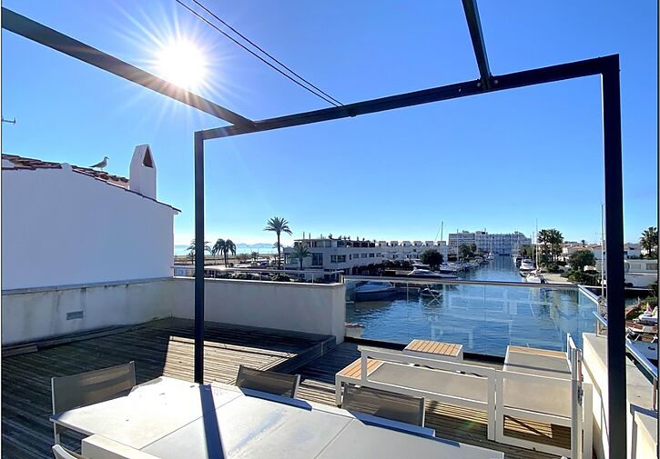 maison-moderne-avec-vue-au-canal-amarrage-a-vendre-empuriabrava-676