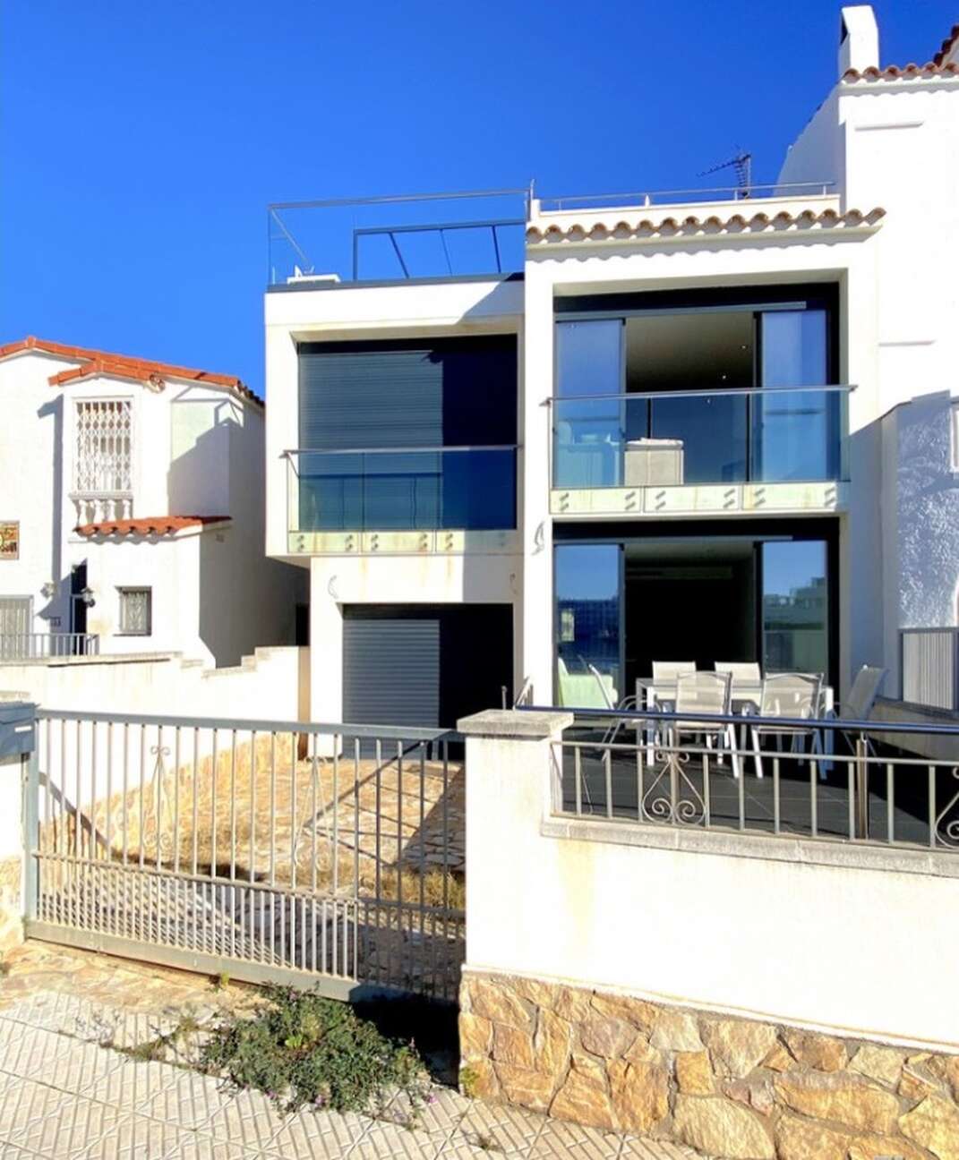 Maison moderne à vendre avec amarre à Empuriabrava