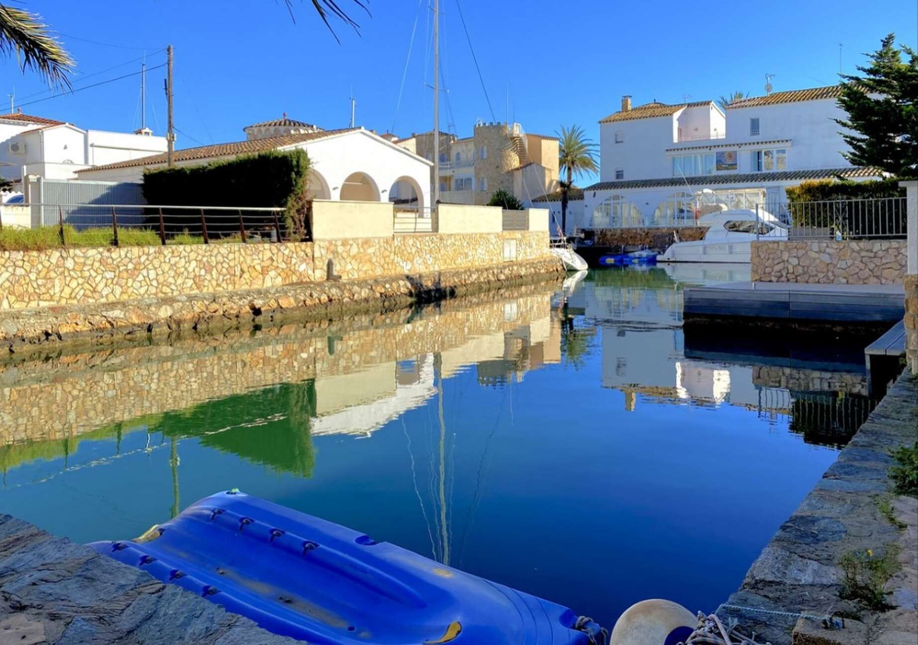 Maison moderne à vendre avec amarre à Empuriabrava