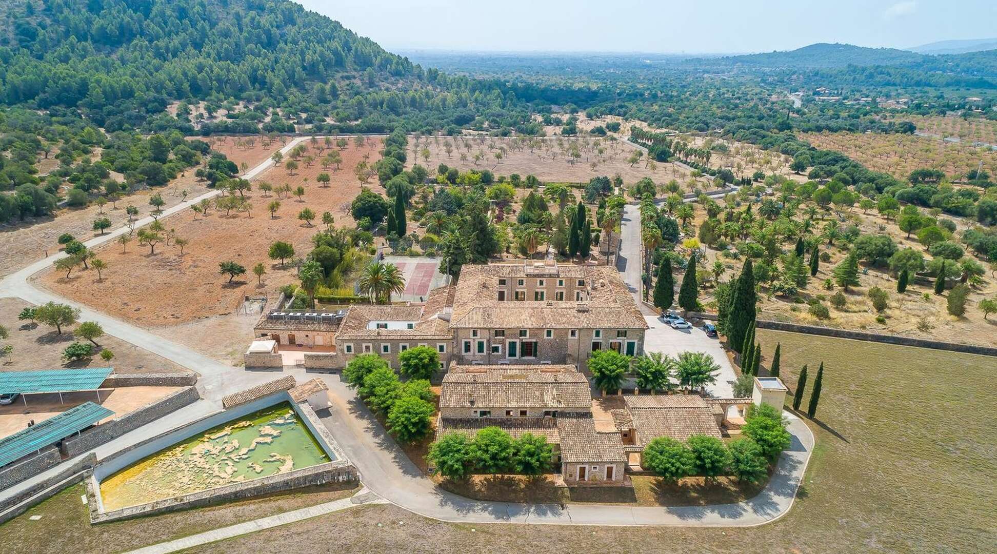 Manor house with 84 rooms, pool and park near Valldemossa