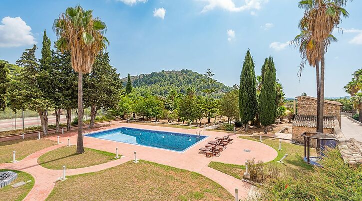 Casa señorial con 84 habitaciones, piscina y parque cerca de Valldemossa