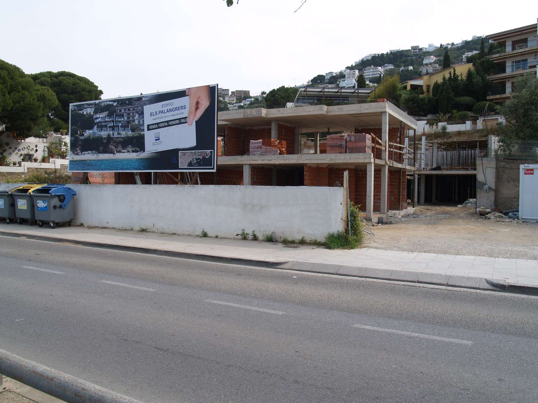 New apartment with sea views for sale Roses