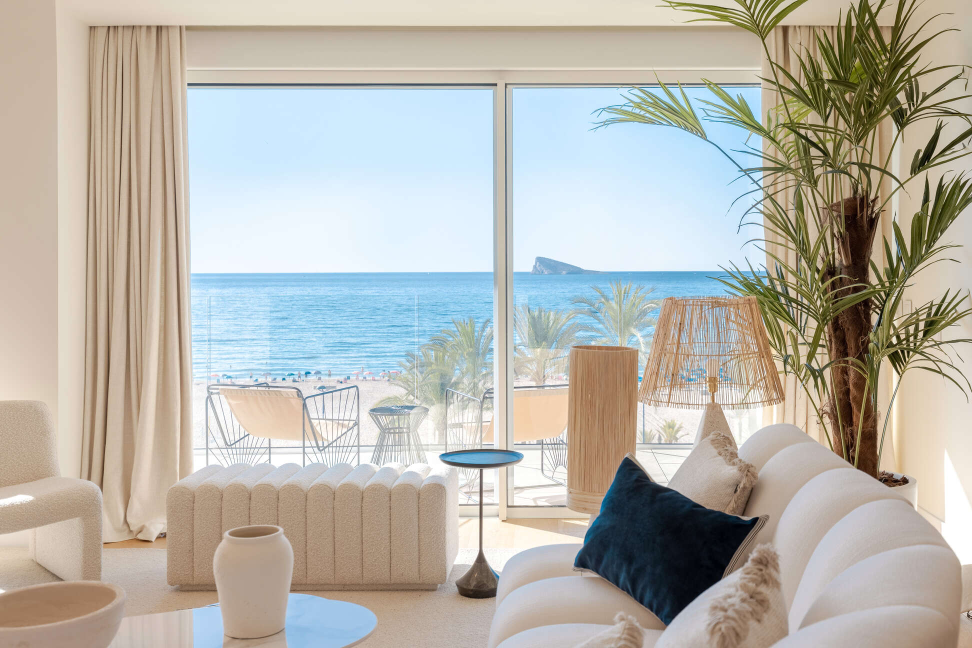 Luxurious beachfront penthouse for sale in Benidorm