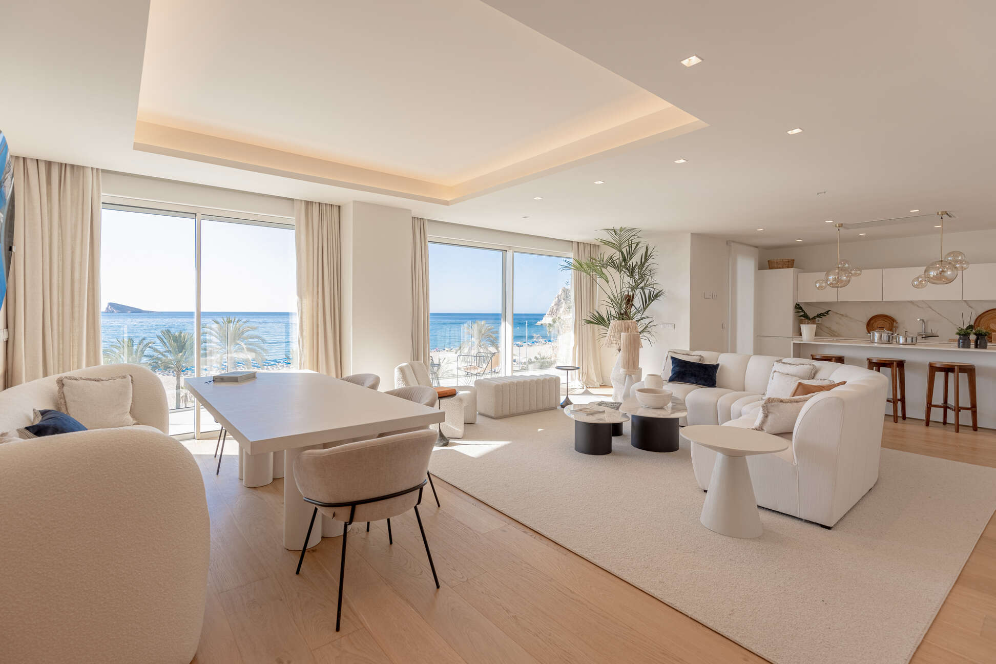 Luxurious beachfront penthouse for sale in Benidorm