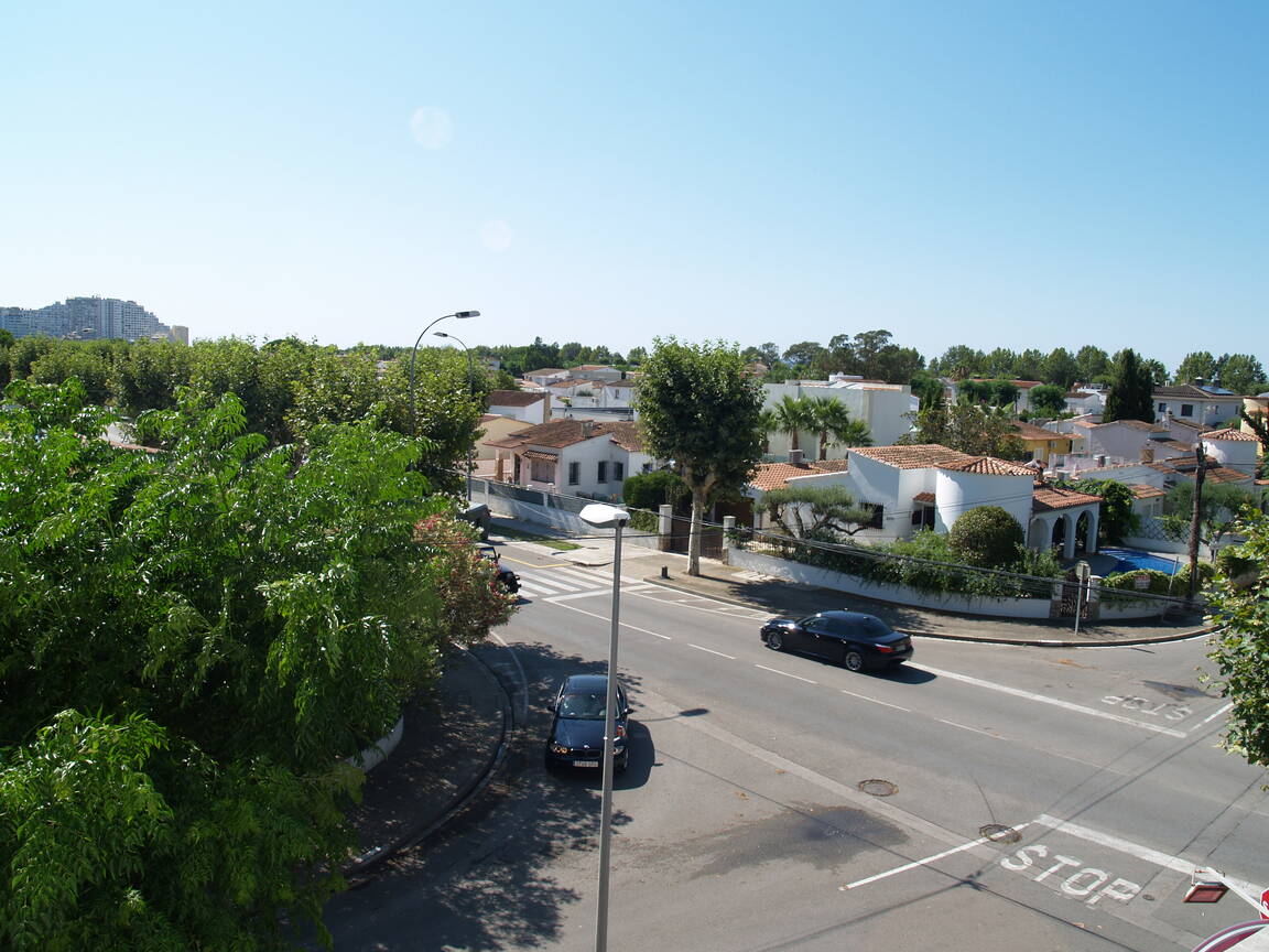 Apartment 600 meters from the beach for sale Empuriabrava