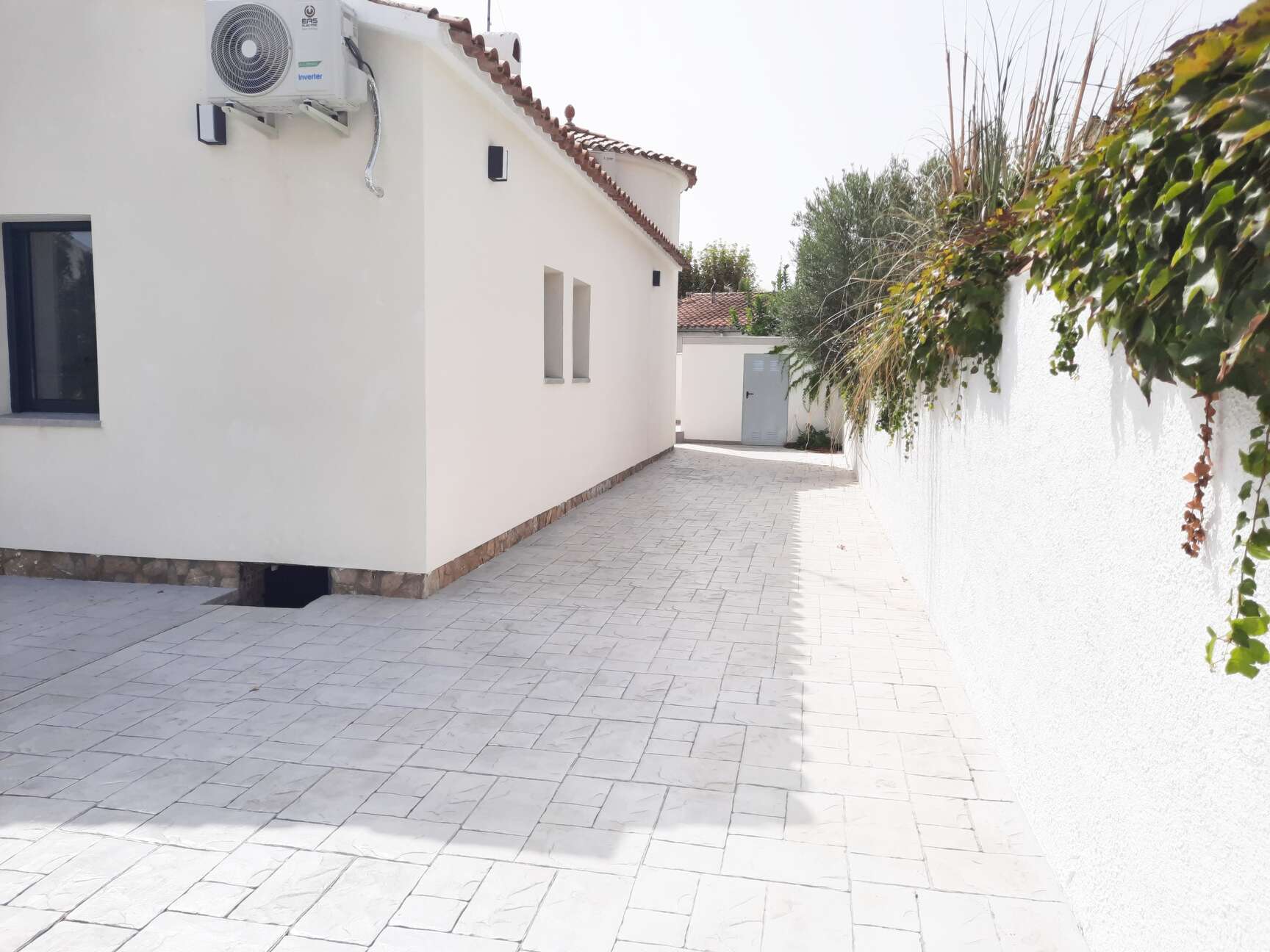 Completely renovated house with pool in Empuriabrava