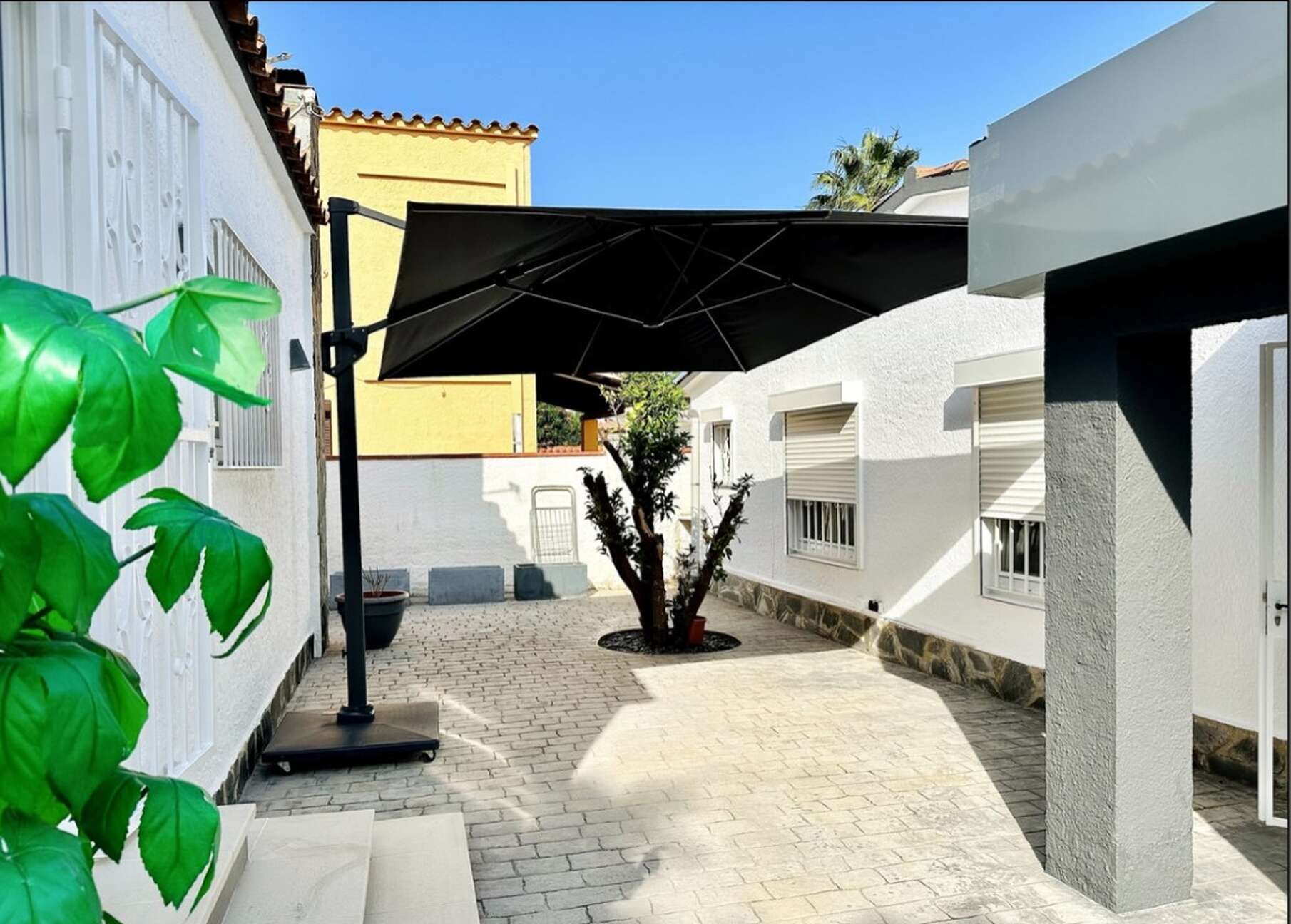 Renovated house with pool near the beach in Empuriabrava.