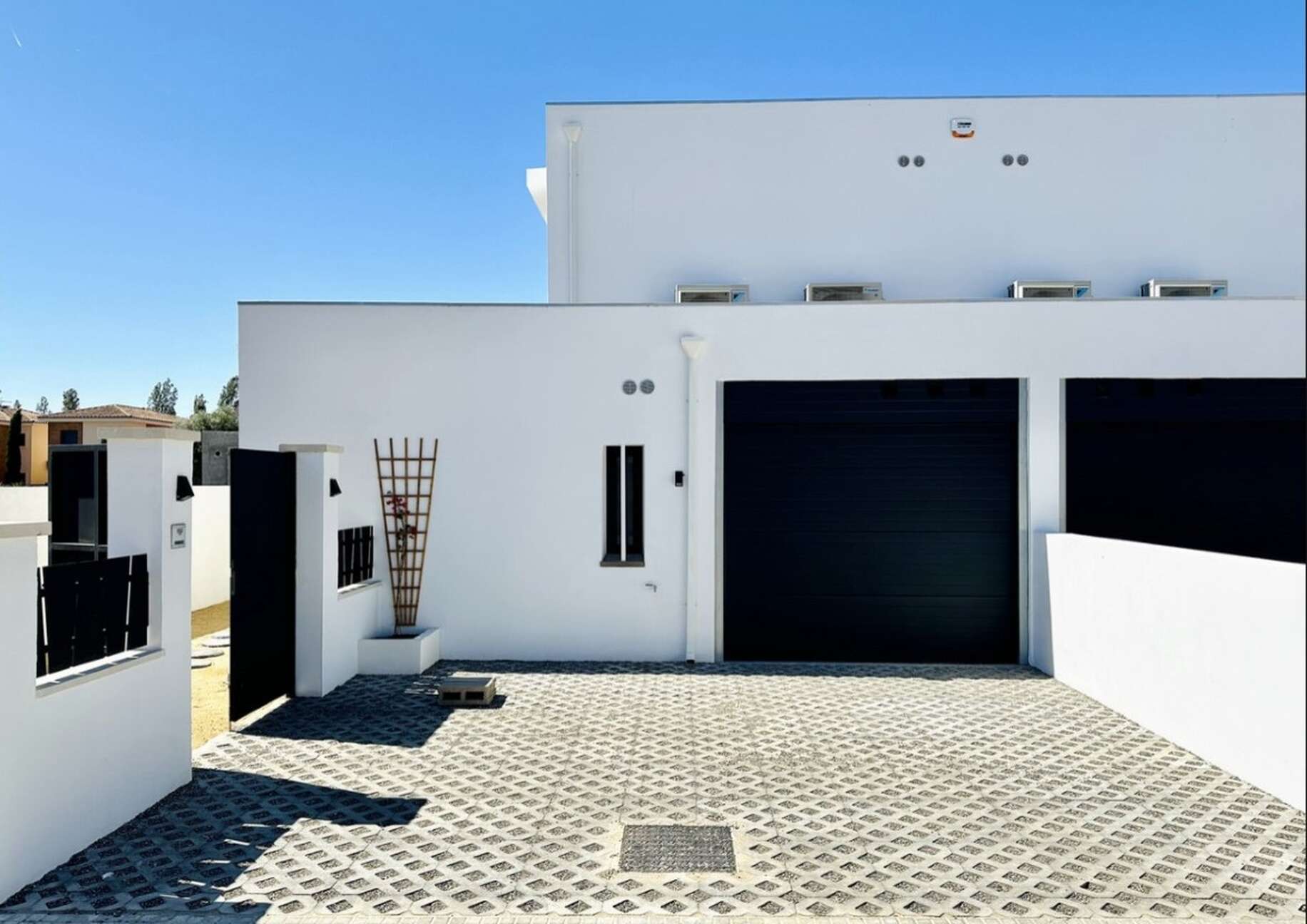 Espectacular casa nova d´estil modern en venda a Empuriabrava