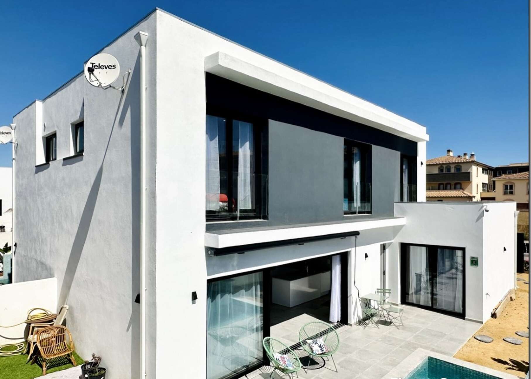 Spectacular new modern style house for sale in Empuriabrava
