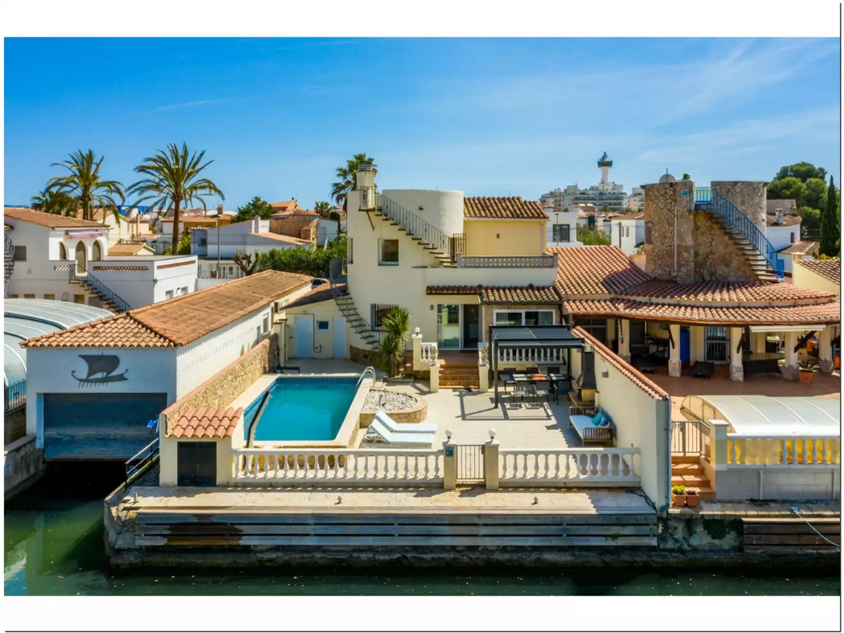 house-on-the-canal-with-pool-and-mooring-for-sale-empuriabrava-726