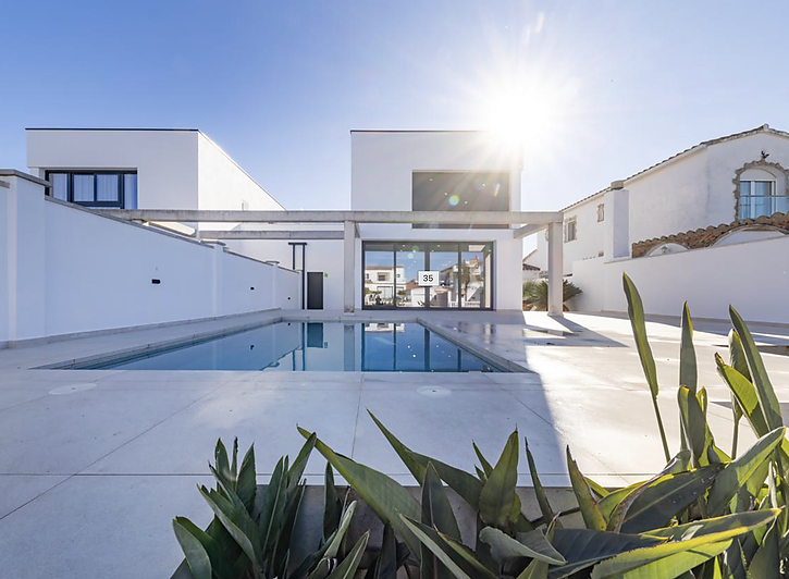 casa-canal-nova-amarratge-piscina-garatge-venda-empuriabrava-582