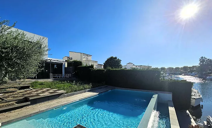 modern-canal-side-villa-with-mooring-for-sale-in-empuriabrava-871